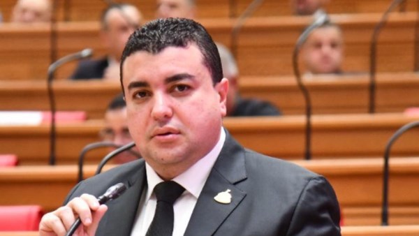 معاناة في المكالمات والأنترنت.. تحرك برلماني لضعف شبكات المحمول بالجمالية معاناة في المكالمات والأنترنت.. تحرك برلماني لضعف شبكات المحمول بالجمالية