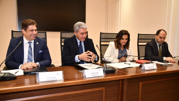 وزير السياحة والآثار 