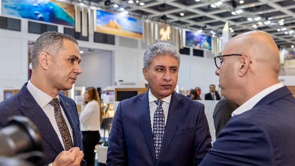 وزير السياحة والآثار 