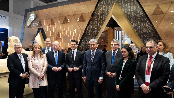 وزير السياحة والآثار 