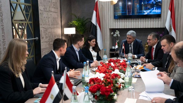 وزير السياحة والآثار 