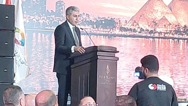 وزير السياحة والآثار 