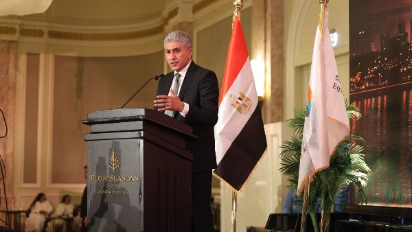 وزير السياحة والآثار 