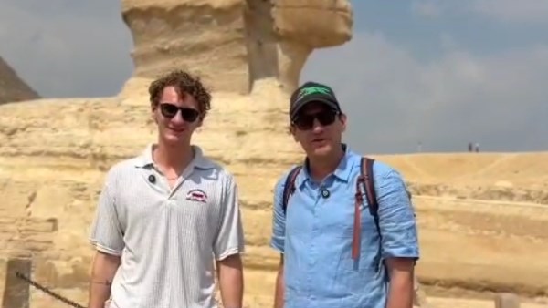 وزارة السياحة والآثار تنفذ حملة إعلامية توثِّق تجارب السائحين في مصر