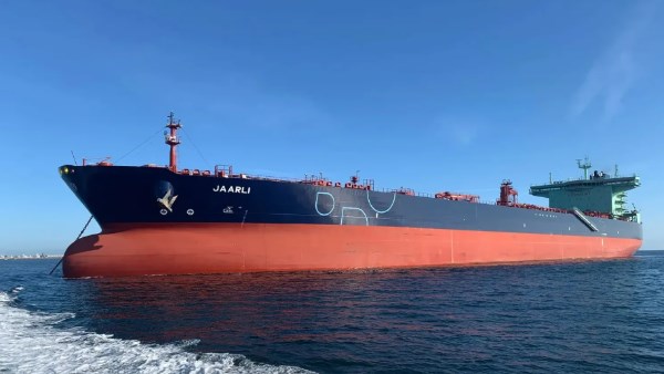  ناقلات النفط العملاقة 