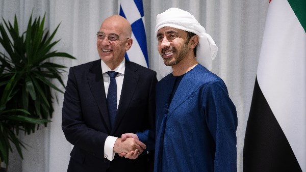 الإمارات واليونان