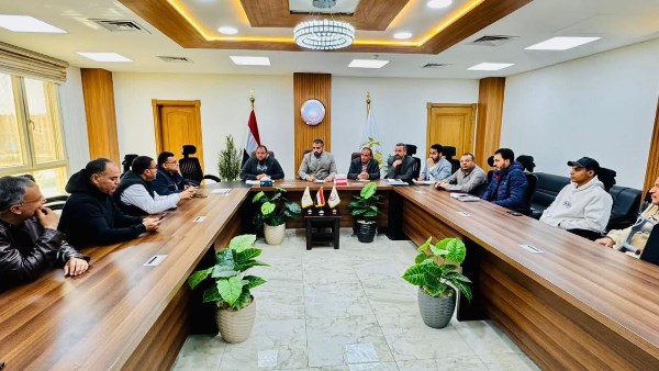 رئيس العبور الجديدة يلتقي بقاطني الإسكان الاجتماعي بمنطقة 2600 فدان لبحث تطوير الخدمات رئيس العبور الجديدة يلتقي بقاطني الإسكان الاجتماعي بمنطقة 2600 فدان لبحث تطوير الخدمات