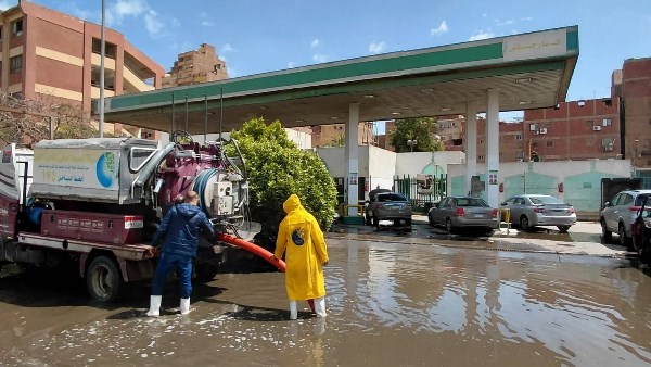 الصرف الصحي بالقاهرة: استمرار سحب مياه الأمطار بنطاق المحافظة
