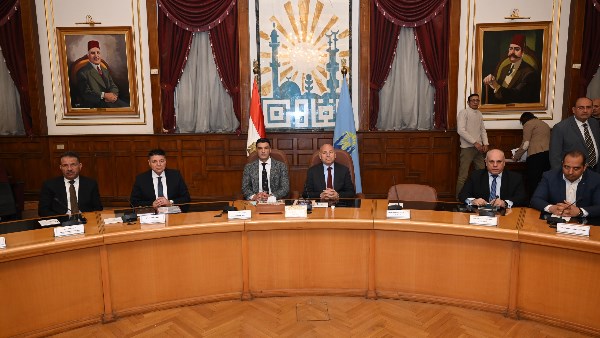 وزير الصناعة ومحافظ القاهرة يفتحان ملف تطوير شق الثعبان