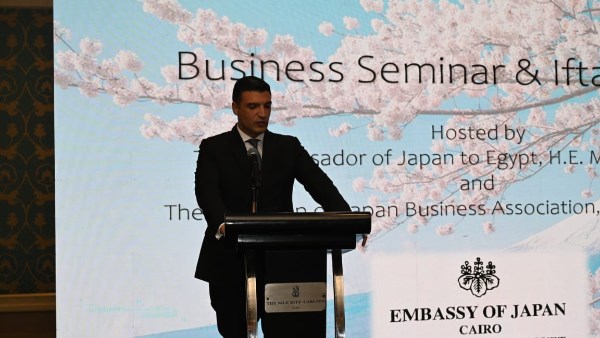 وزير الصناعه 