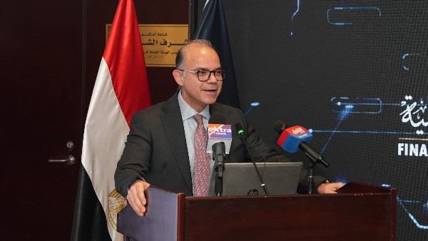 الدكتور محمد فريد وزير الاستثمار والتجارة الخارجية 