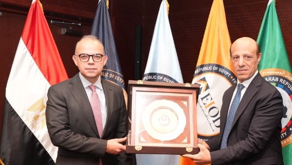 الرقابة المالية تكرم وزير الاستثمار 