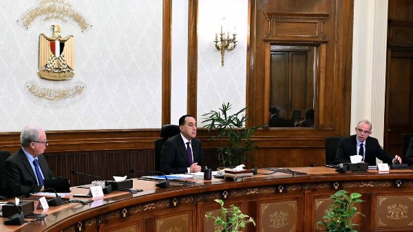 جانب من اجتماع رئيس الوزراء ووزير الاستثمار 