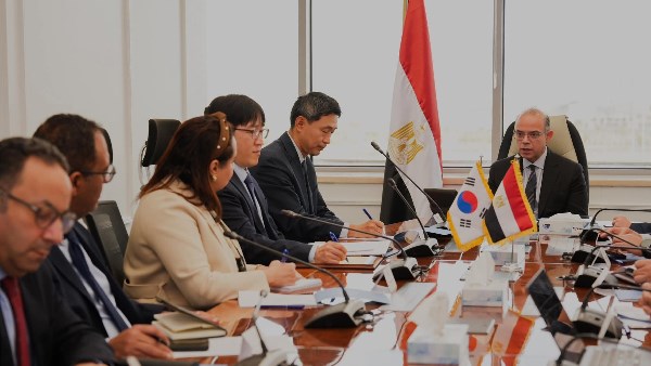 الدكتور محمد فريد وزير الاستثمار والتجارة الخارجية 