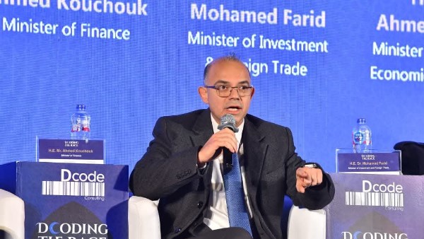 الدكتور محمد فريد وزير الاستثمار والتجارة الخارجية 