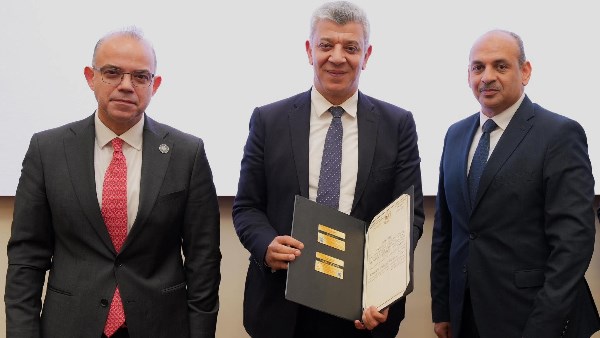 وزير الاستثمار خلال تسليم الرخص الذهبية لأصحاب المشروعات 