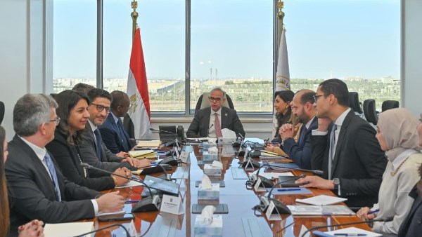 الدكتور محمد فريد وزير الاستثمار والتجارة الخارجية 