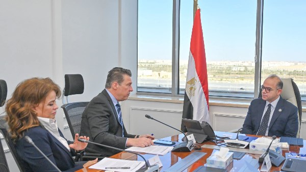 الدكتور محمد فريد وزير الاستثمار والتجارة الخارجية 