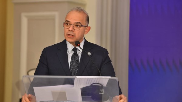 الدكتور محمد فريد وزير الاستثمار والتجارة الخارجية 