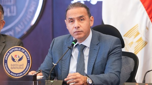 الدكتور إسلام عزام رئيس هيئة الرقابة المالية 