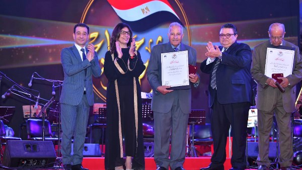 وزيرة الثقافة