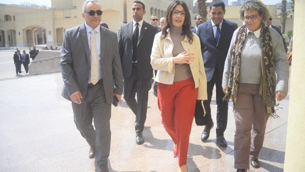 وزيرة الثقافة 