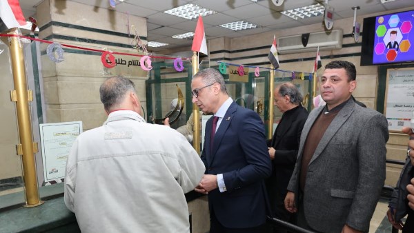 محافظ الجيزة يتفقد المركز التكنولوجي بحي الدقي ومكتب بريد بين السريات