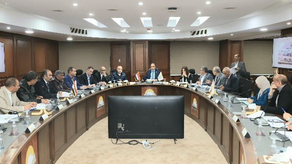 محافظ الجيزة يعقد لقاء أسبوعيًا مع المواطنين لمتابعة الشكاوى وحلها سريعًا