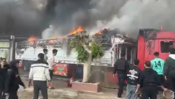 حريق بسيارة شحن