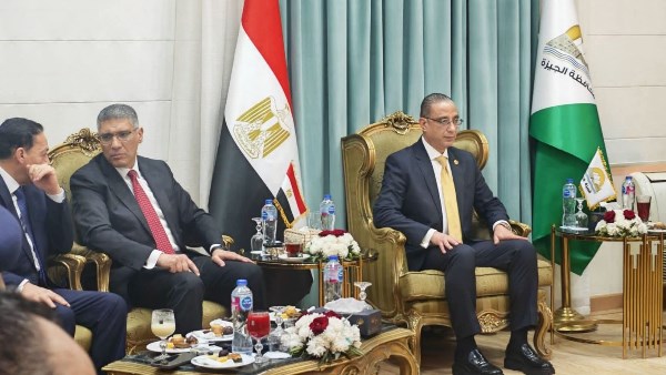 لافتة طيبة..محافظ الجيزة السابق أول الحضور للتهنئة بالعيد القومي للمحافظة