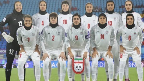 كيف تفاعلت الاتحادات العالمية مع موقف لاعبات إيران بعد وصفهن بـ 