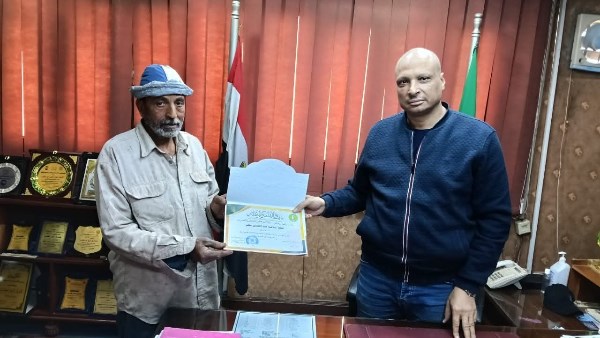 تكريم عامل في المنوفية