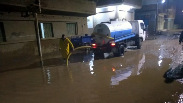 رئيس مياه المنوفية: استمرار شفط تجمعات الأمطار ليلاً بمختلف الأنحاء