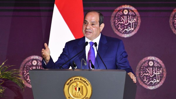 الرئيسي السيسي: دفع التكلفة الحقيقية للكهرباء ستضاعف الفاتورة 4 مرات.. ونحرص على التخفيف عن المواطنين