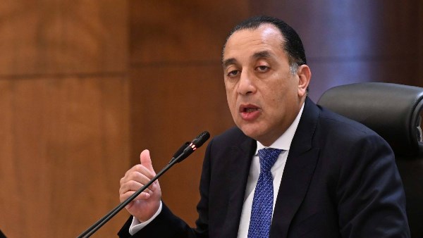 الحكومة تعلن إجراءات طارئة.. دراسة العمل عن بعض وتبكير غلق المحلات ومفاجأة بشأن الأجور 