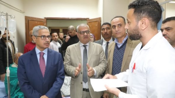 محافظ بني سويف يزور المستشفى الجامعي لمتابعة تداعيات حادث مصابي الطريق الصحراوي الشرقي محافظ بني سويف يزور المستشفى الجامعي لمتابعة تداعيات حادث مصابي الطريق الصحراوي الشرقي