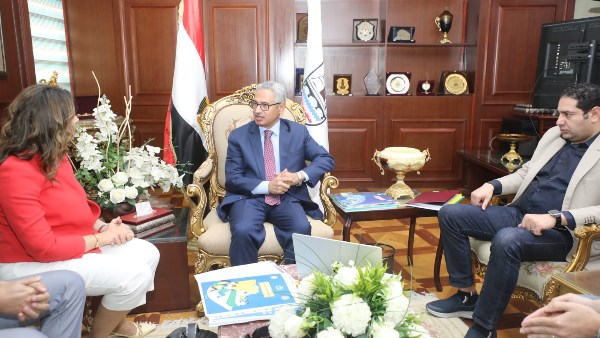 محافظ بني سويف يُناقش عدداً من الملفات والموضوعات المشتركة خلال لقائه بوفد وزارة المالية