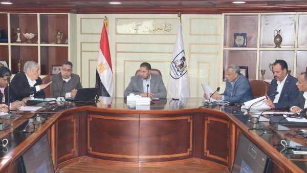 اجتماع برئاسة سكرتير عام بني سويف لمتابعة نسب تنفيذ مشروعات الخطة الاستثمارية