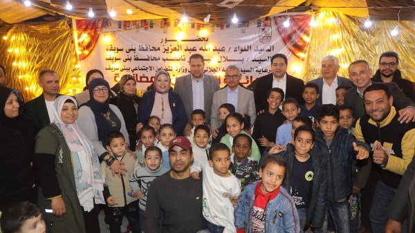 محافظ بني سويف يشارك في حفل إفطار جماعي للأطفال الأيتام والمسنين بالمؤسسات الاجتماعية