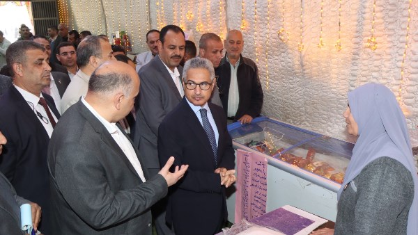 محافظ بني سويف يتابع منفذ أهلاً رمضان لتوفير السلع الأساسية بأسعار مخفضة في الفشن