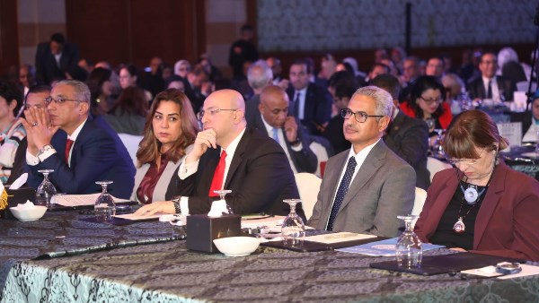 وزيرة التنمية المحلية والمحافظين 