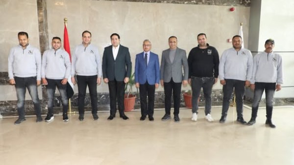 محافظ بني سويف يُهنئ العاملين بديوان عام المحافظة بمناسبة عيد الفطر المبارك