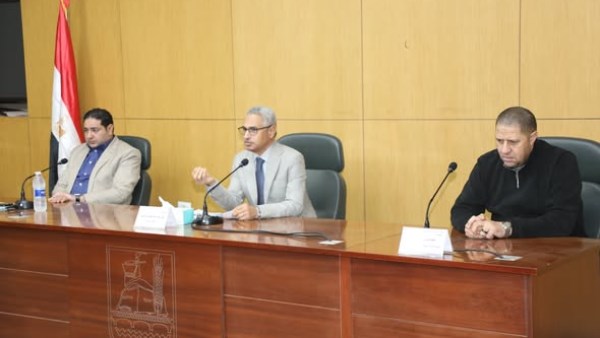 محافظ بني سويف : الانضباط والتعاون وبناء كوادر الصف الثاني في صدارة الأولويات