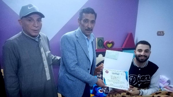 تكريم شاب ببني سويف