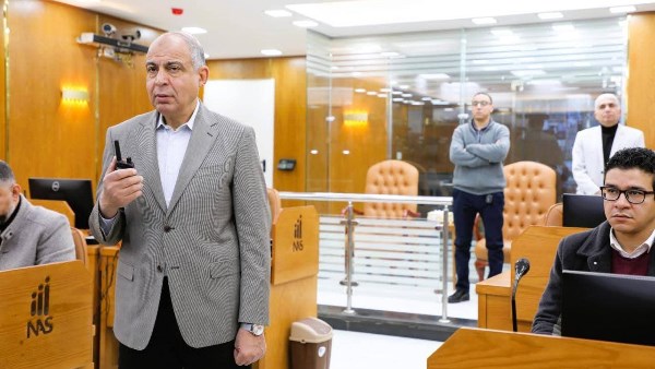 محافظ المنيا يتابع مع رؤساء المراكز الالتزام بتعريفة الركوب