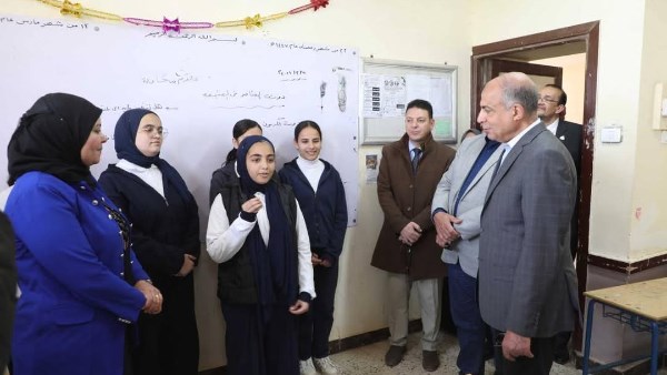 محافظ المنيا يتفقد مدرسة اللواء فاروق طه الثانوية بقرية بني عبيد