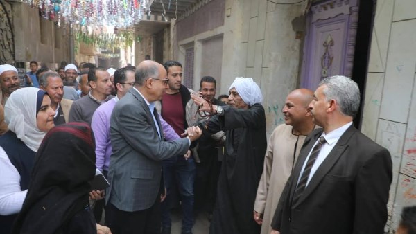 محافظ المنيا يقرر صرف مساعدات عاجلة لحالات إنسانية وبناء منزل لسيدة مسنة