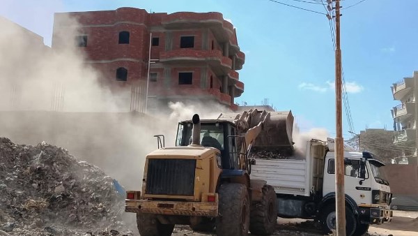 إزالة مقلب للقمامة 