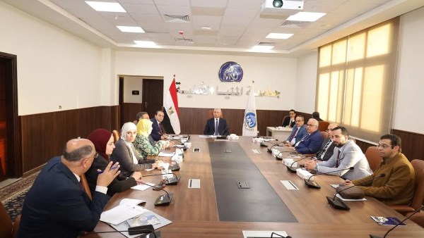 مجلس جامعة المنيا الأهلية يتابع جاهزية المعامل واستيفاء متطلبات الحماية المدنية