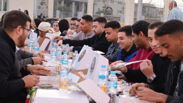 طلاب الجامعة الأهلية خلال حفل الإفطار 